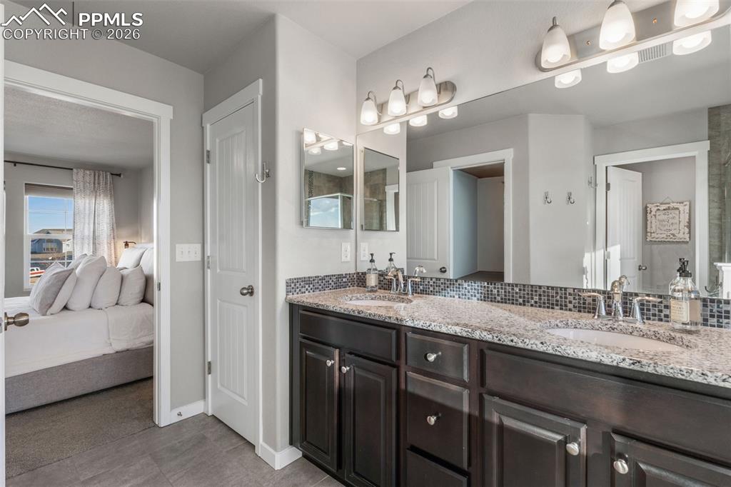 Primary 5 Piece En Suite Attached 