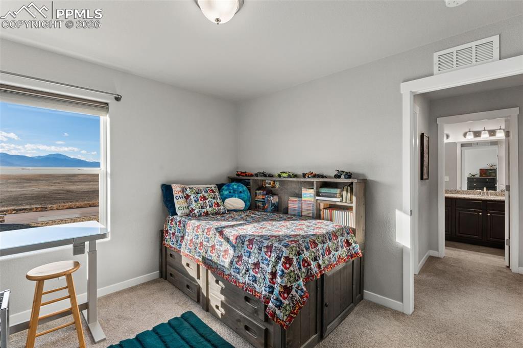 Additional bedroom on upper level 