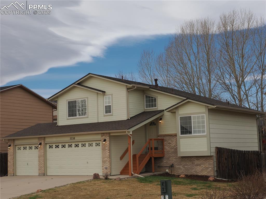 7338 Theresa Drive photo 2