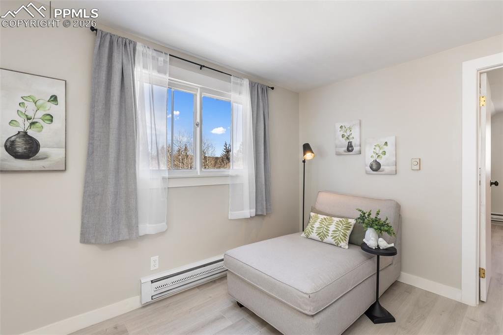 Sitting area adjacent the owners suite