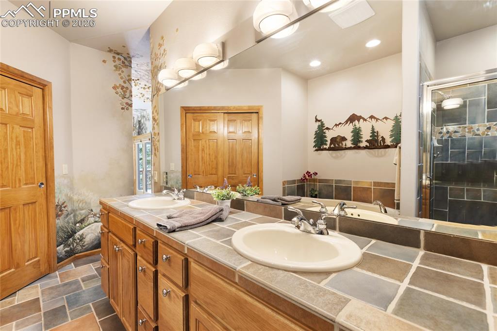 Another 5 piece bathroom for the second Primary!