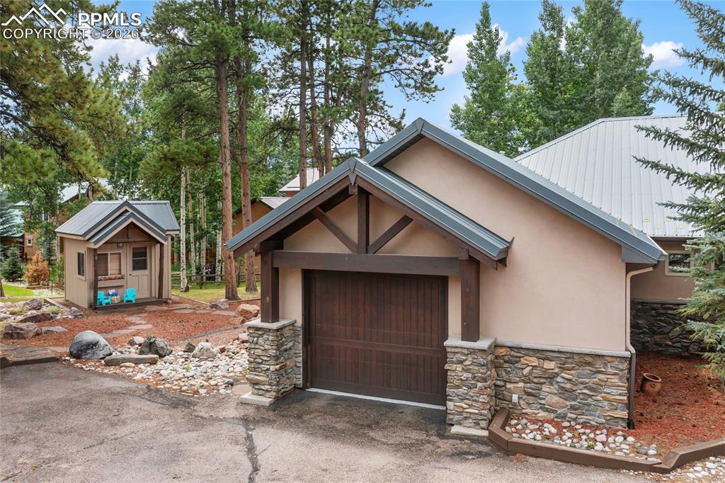 This is your side driveway entrance with an extra large drive through drive-way with a little 'cottage' in the backyard that can be used for a backyard office, playhouse, she shed or man cave!