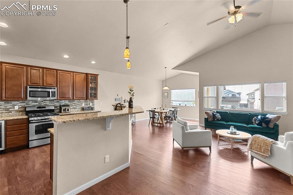 Open floor plan. Granite countertops.