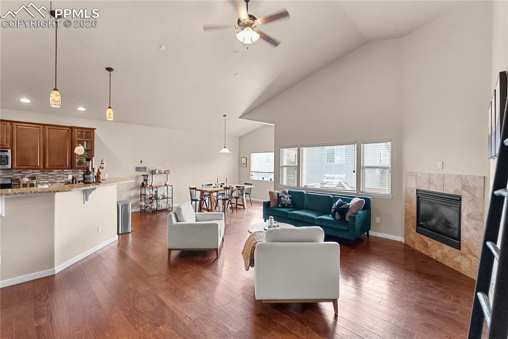 Open floor plan. Gas fireplace.