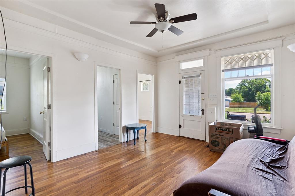 1615 E 9th Street photo 3