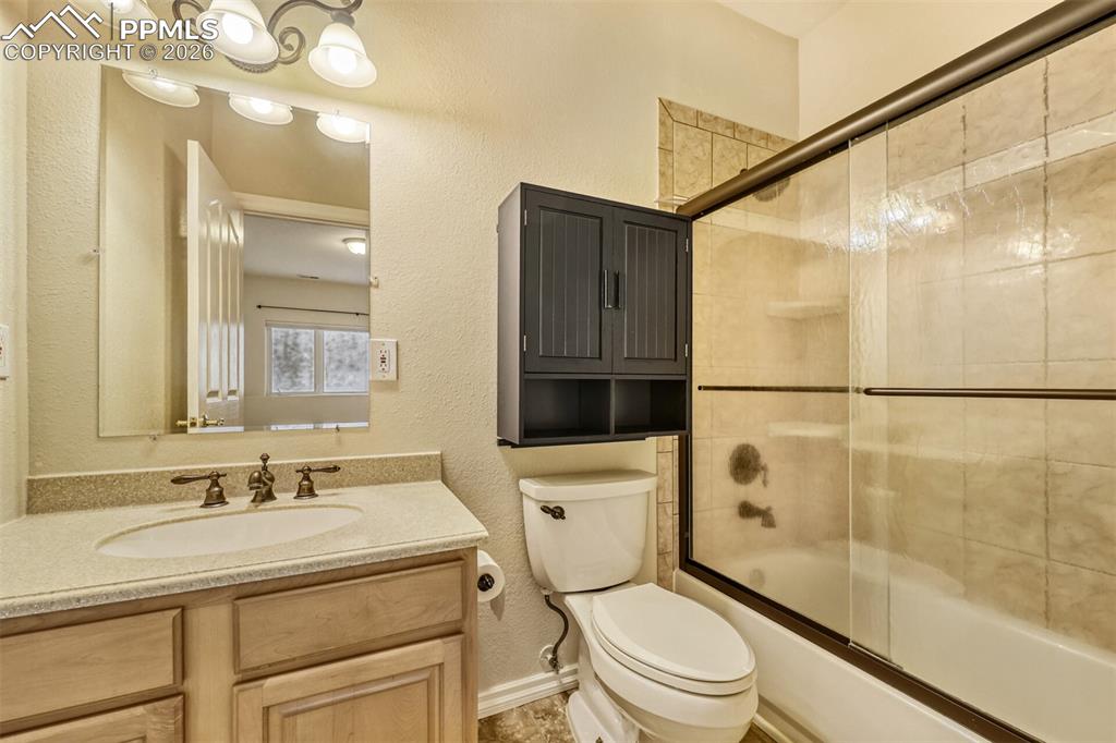 Basement en suite bathroom