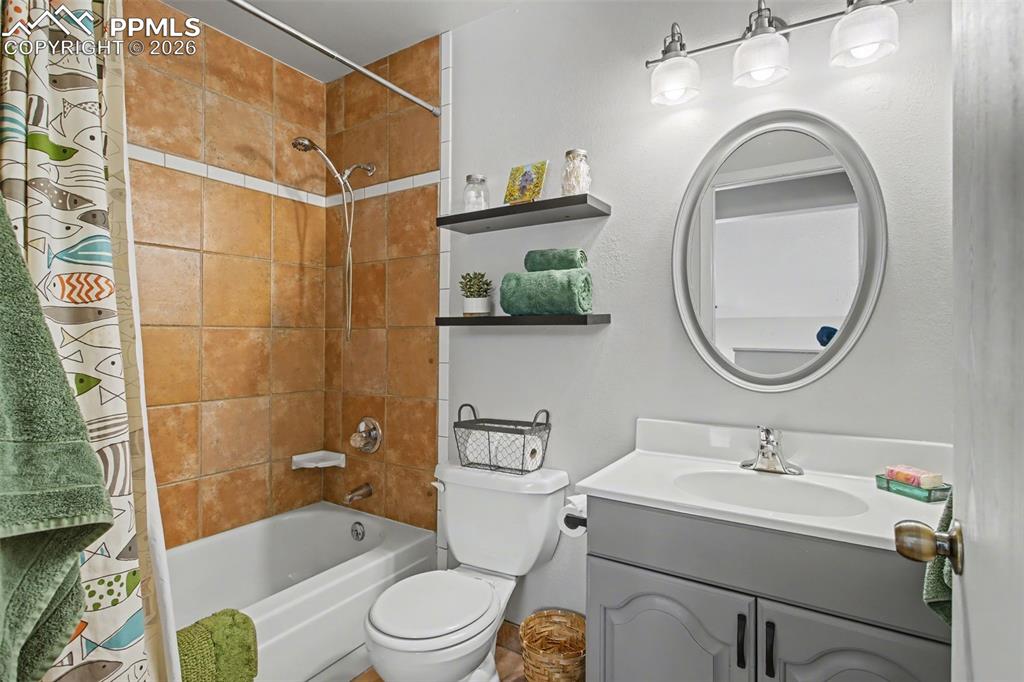 Upper level full bathroom