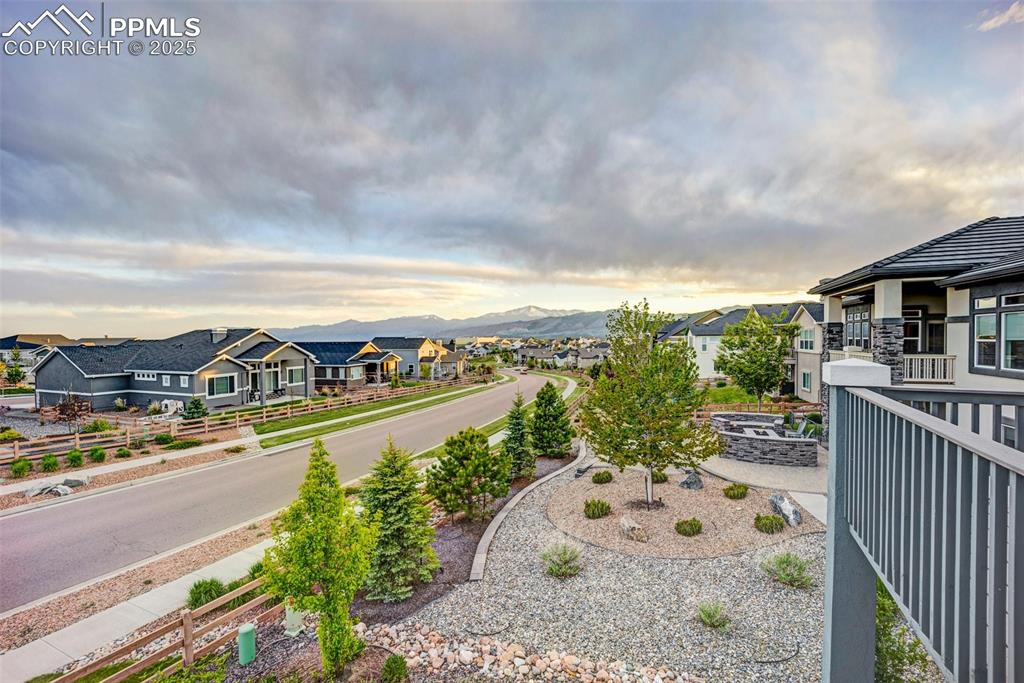 View of yard with a residential view and a mountain view