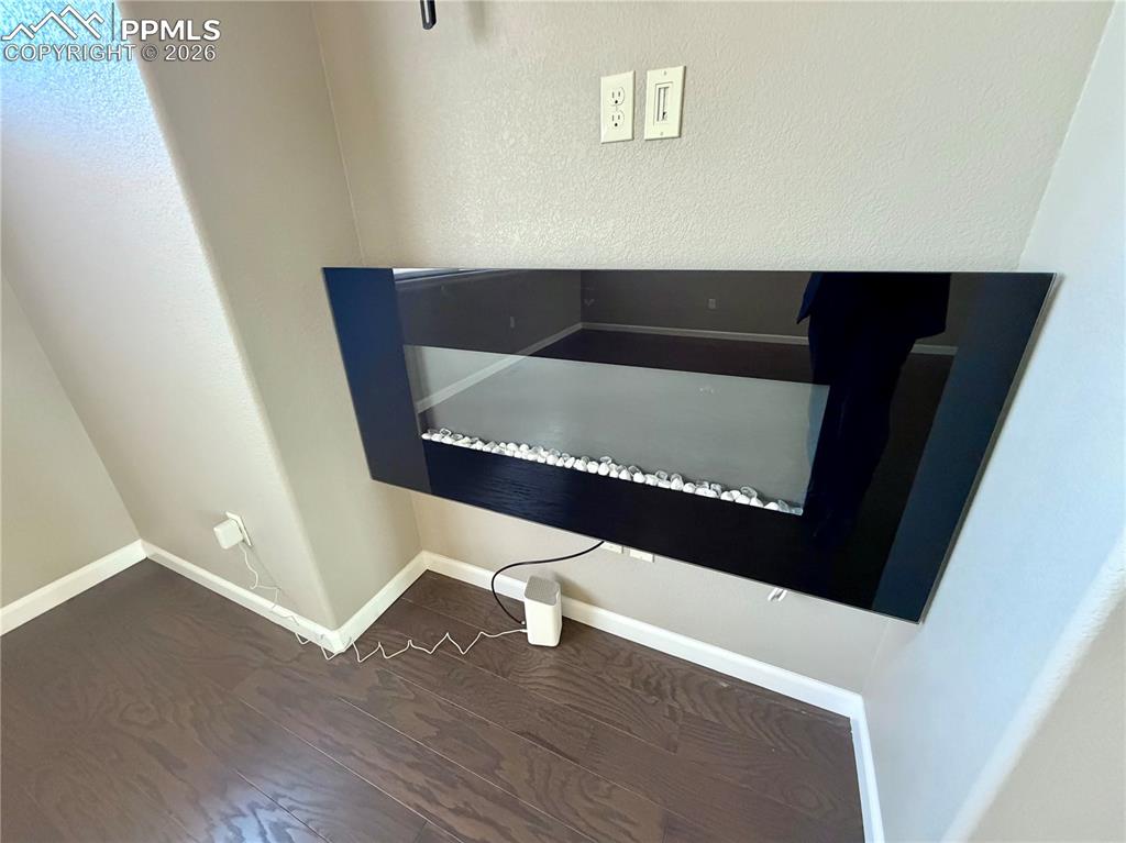 Sleek and modern Electric Fireplace