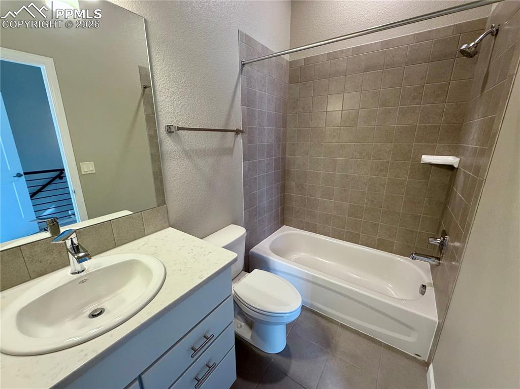 Secondary Full Bathroom