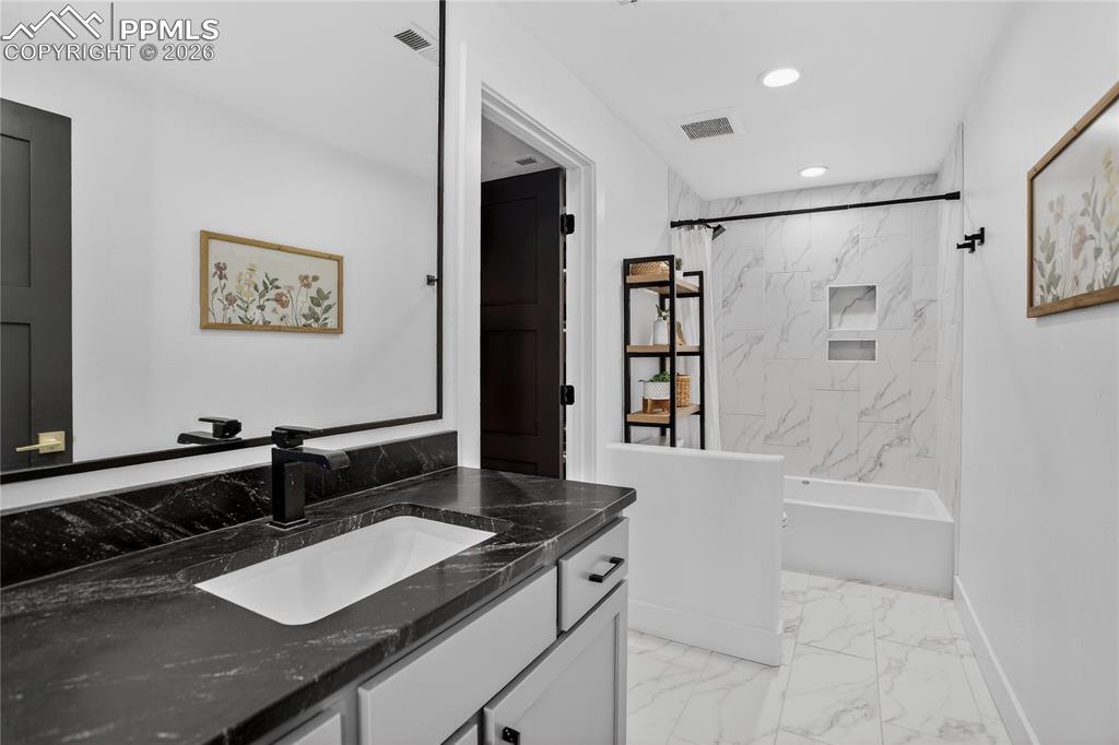 Basement en-suite Guest Bath