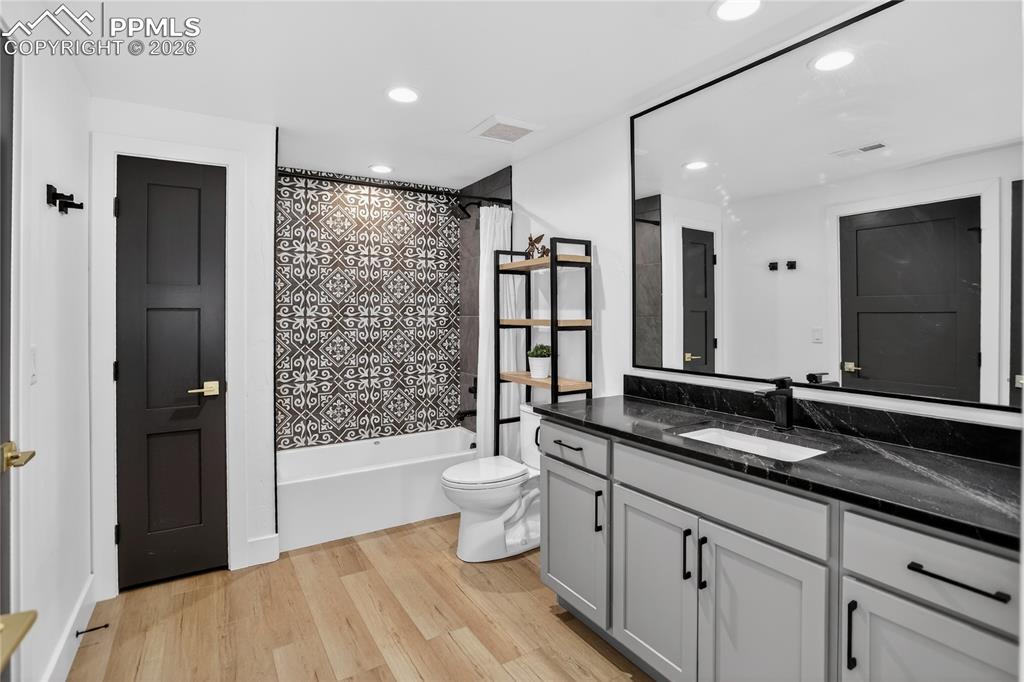 Basement en-suite Guest Bath