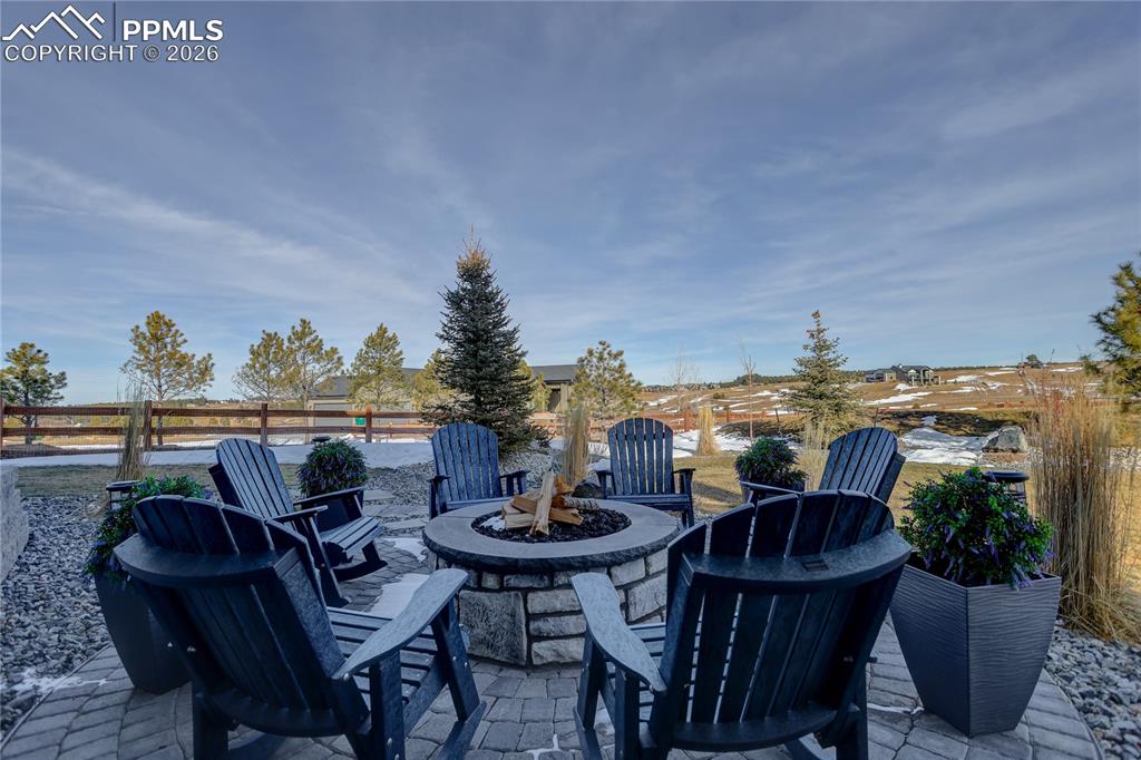 Gas fire-pit sitting area