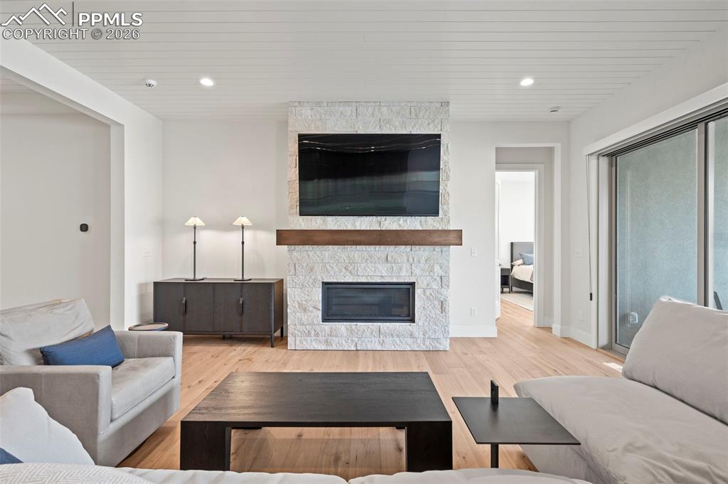 3474 Crest Hollow View