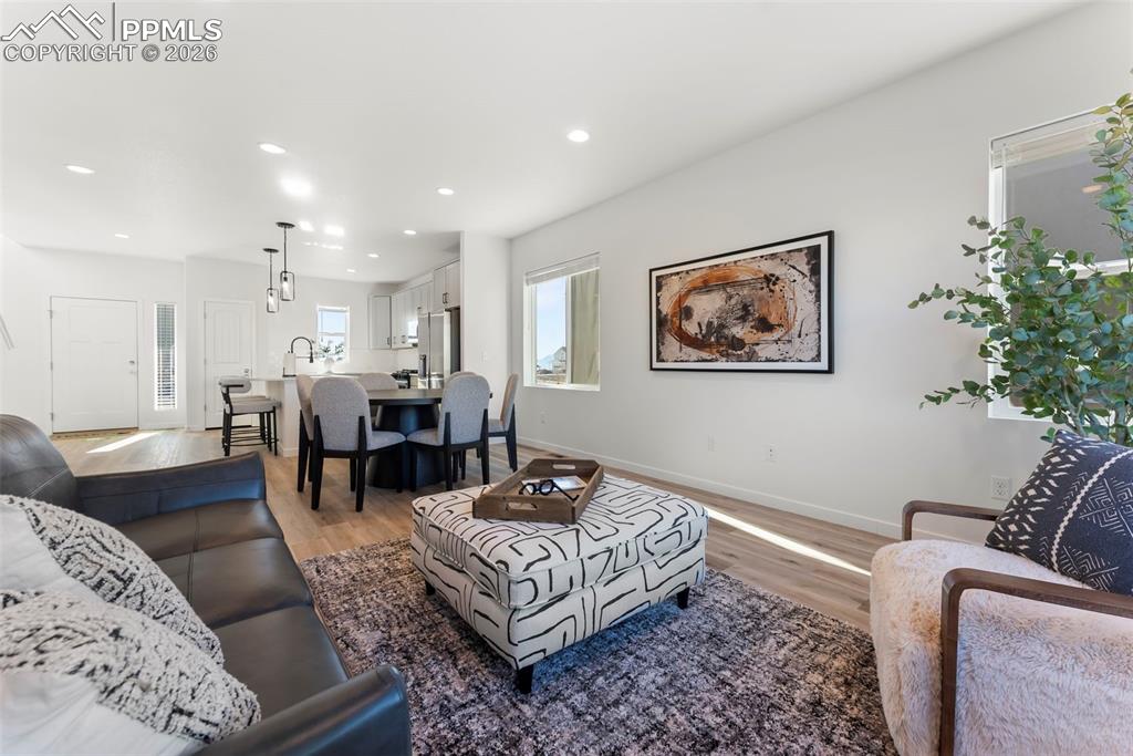 8172 Manor House Way photo 2