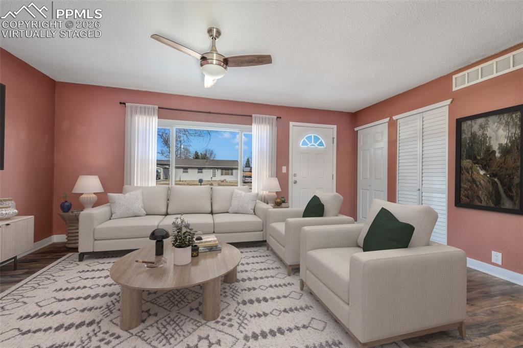 1051 Montrose Avenue photo 2