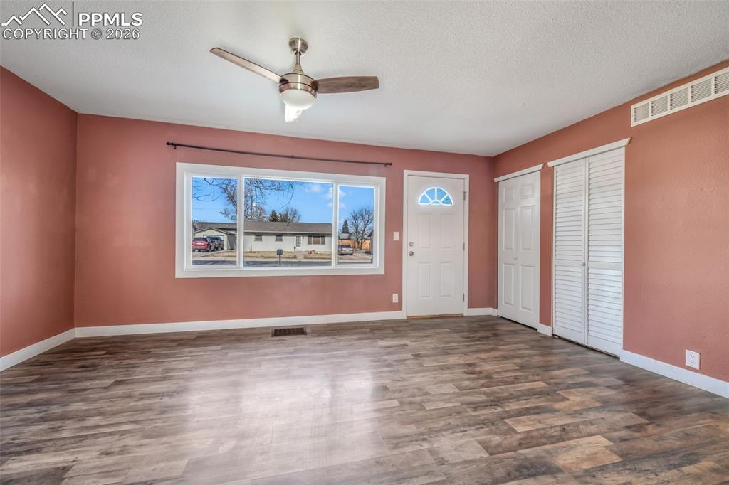 1051 Montrose Avenue photo 3