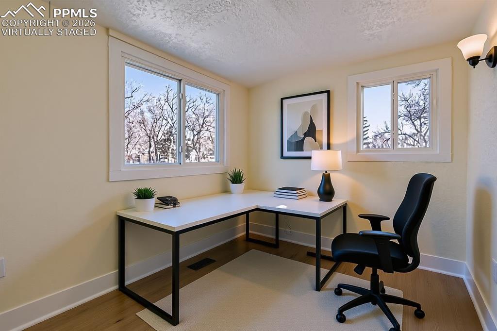 virtually staged 2nd bedroom or home office