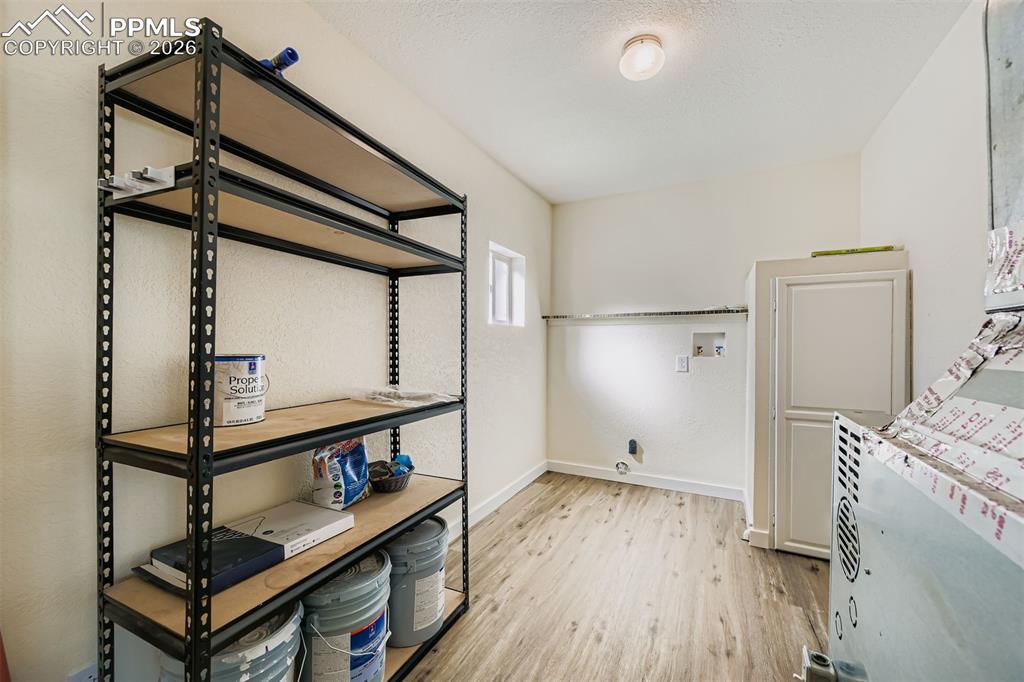 Laundry room with plenty of storage