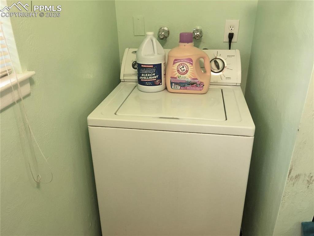 Washer/dryer are included.