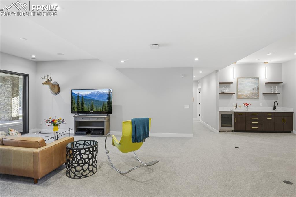 Walk-out Living area