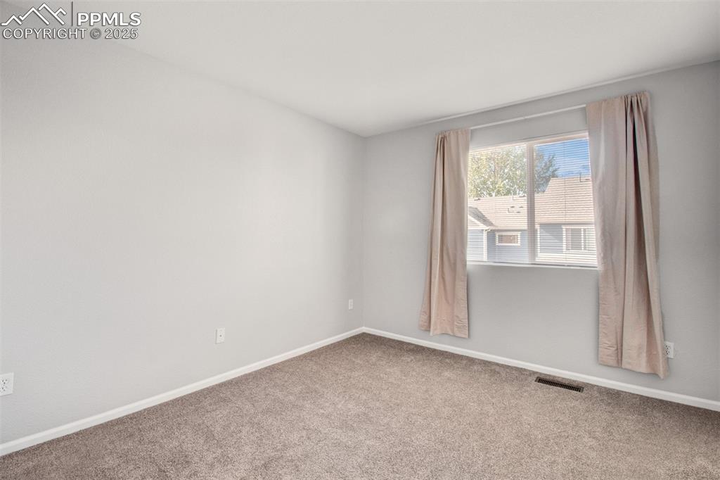 3rd bedroom with new carpet and blinds