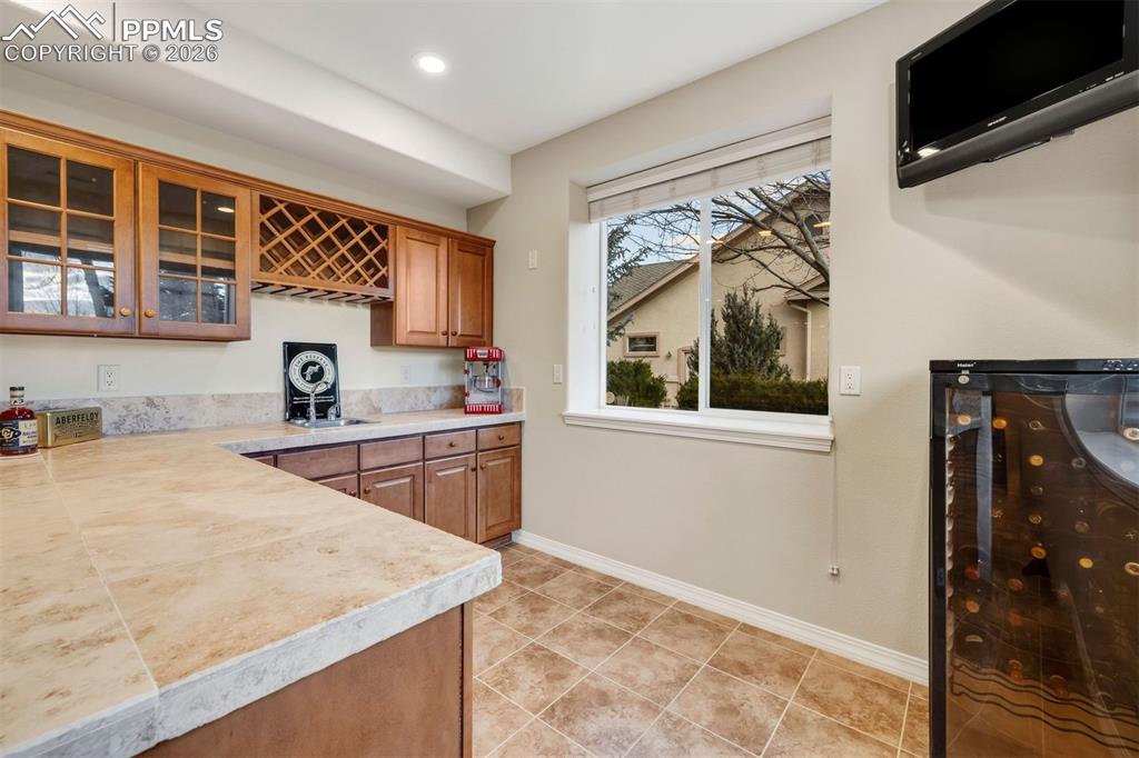 Spacious and functional wet bar 