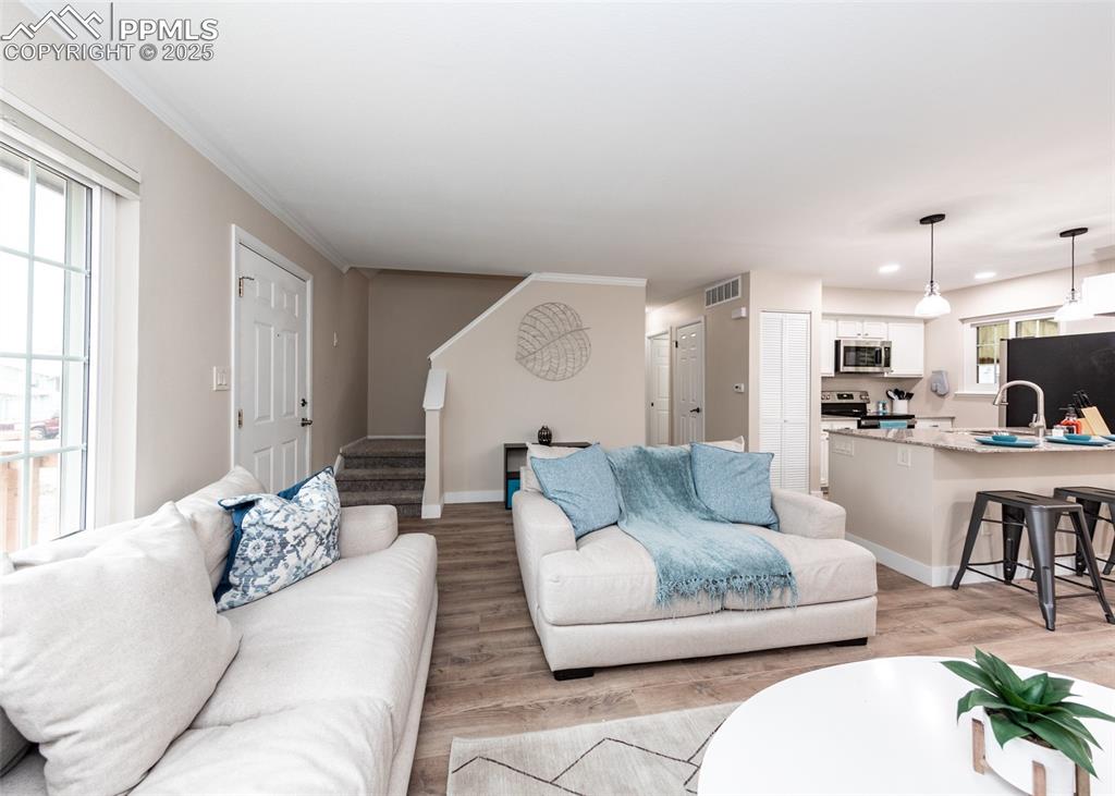 2068 Fernwood Drive photo 2