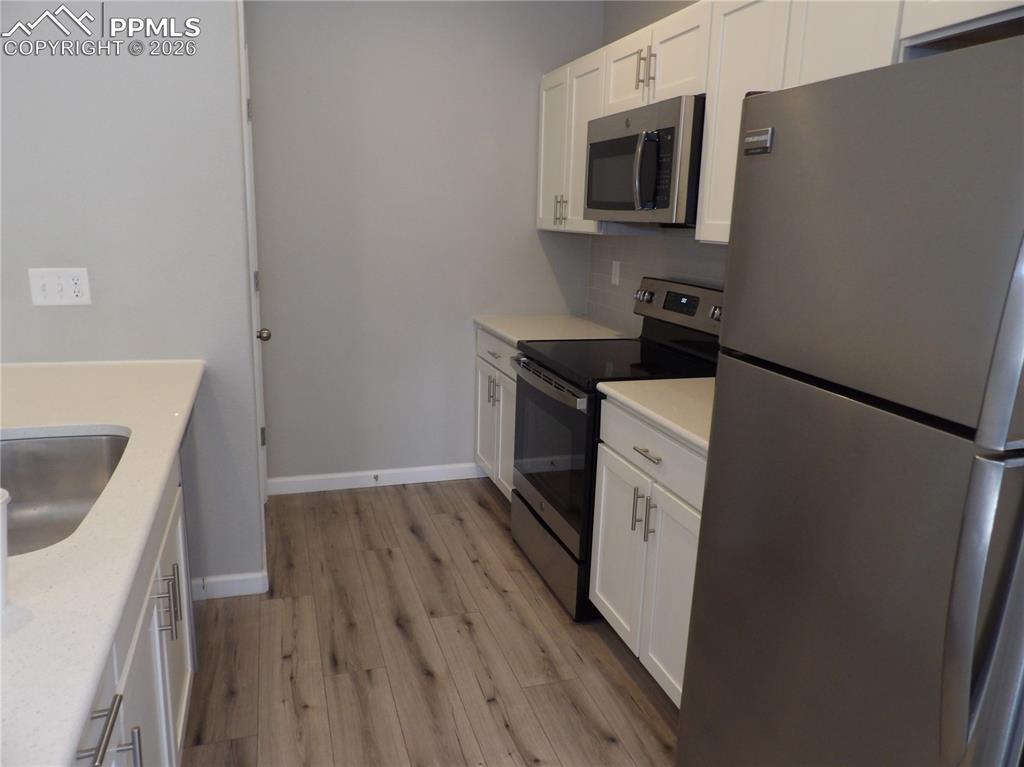 1077 Tyre Heights photo 2