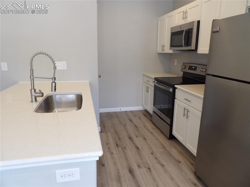 1077 Tyre Heights photo 3