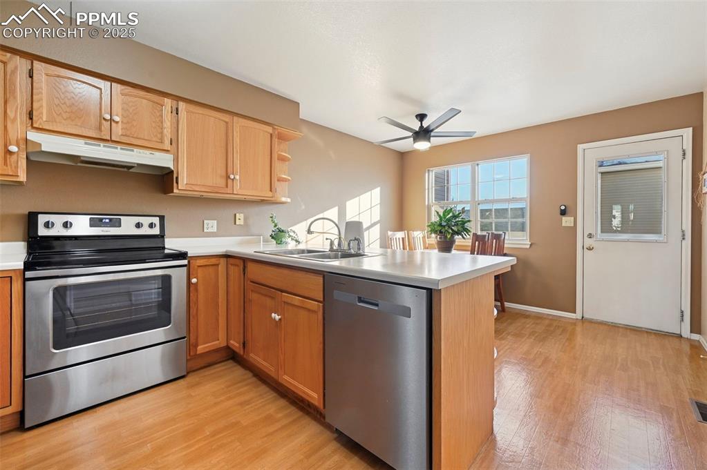 1951 Giltshire Drive photo 2