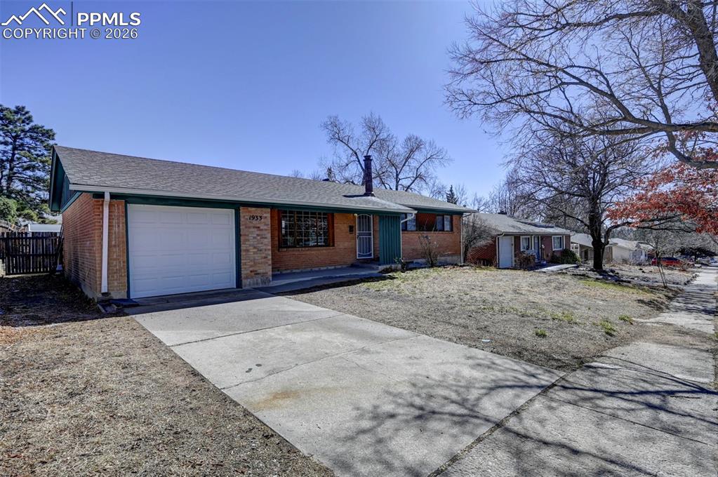 1933 Carlton Avenue photo 2