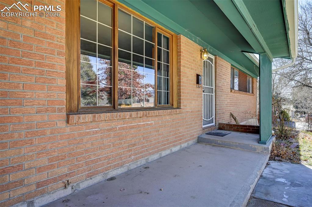 1933 Carlton Avenue photo 3