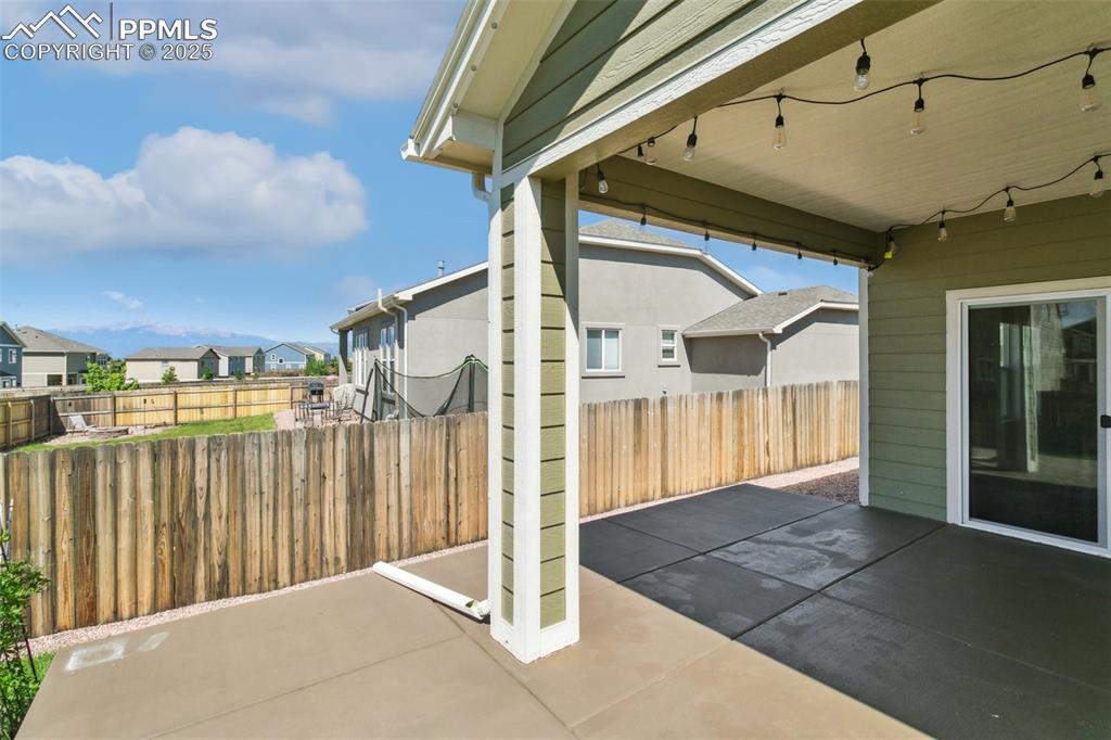 Oversized and amazing Pikes Peak views!