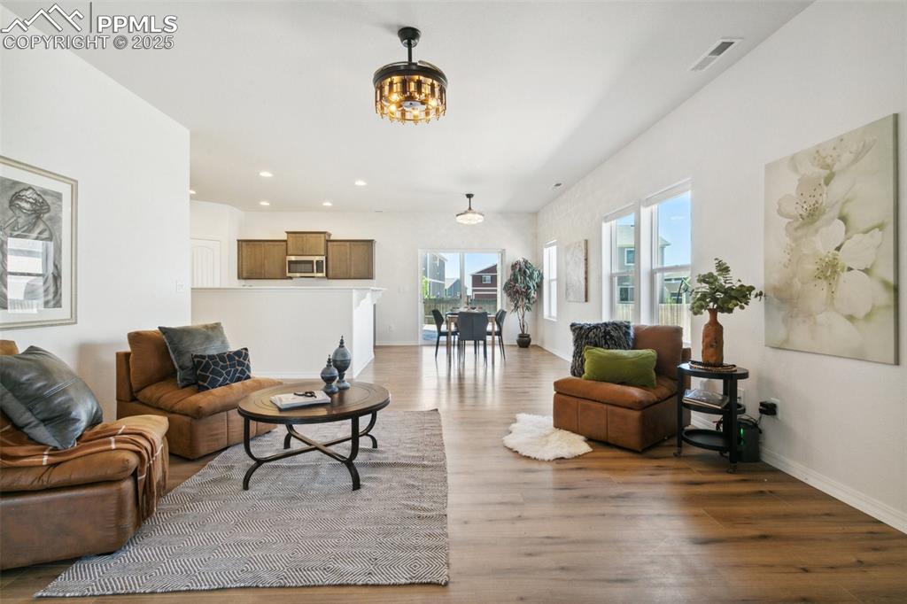 Fancy ceiling fan with retractable blades