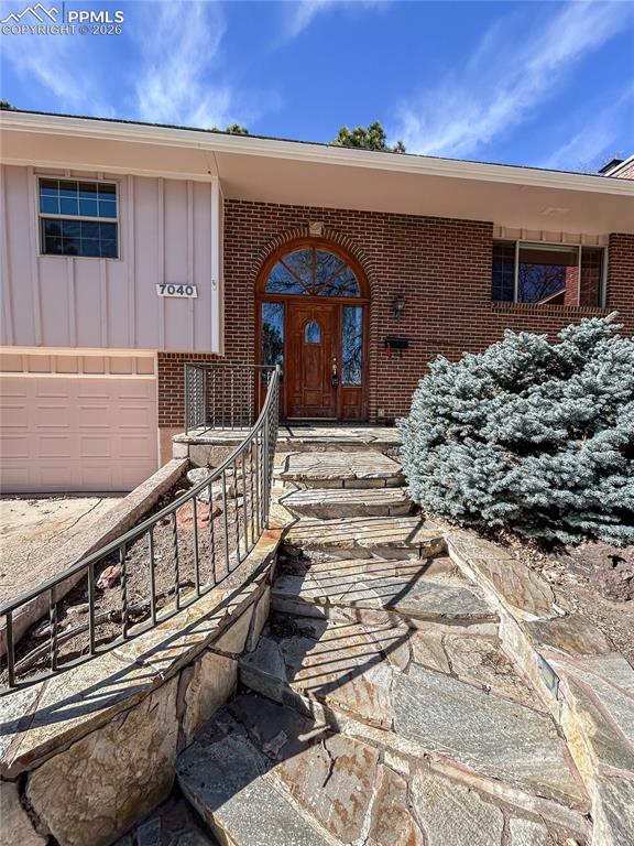 7040 Buckhorn Circle photo 2