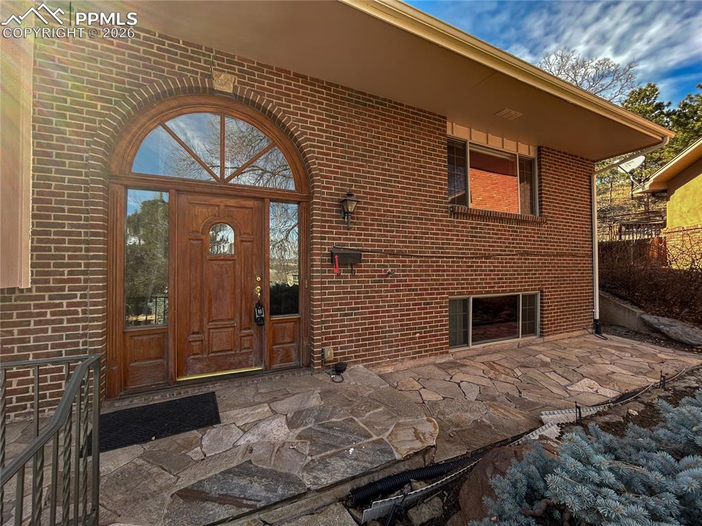 7040 Buckhorn Circle photo 3