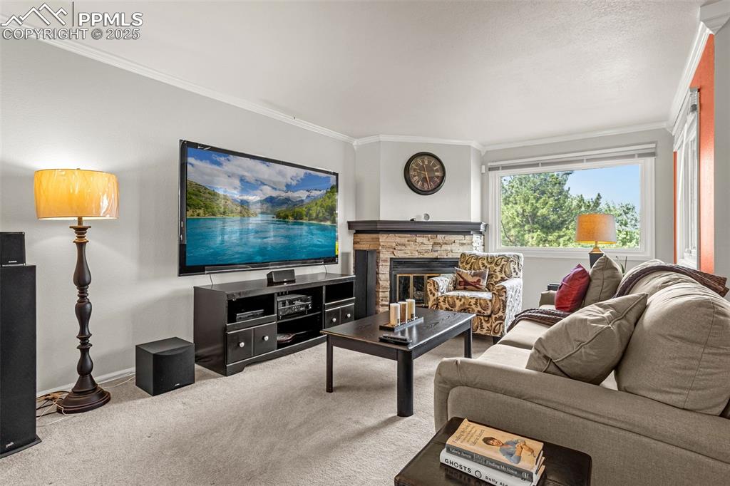 Living room, mountain views, gas fireplace