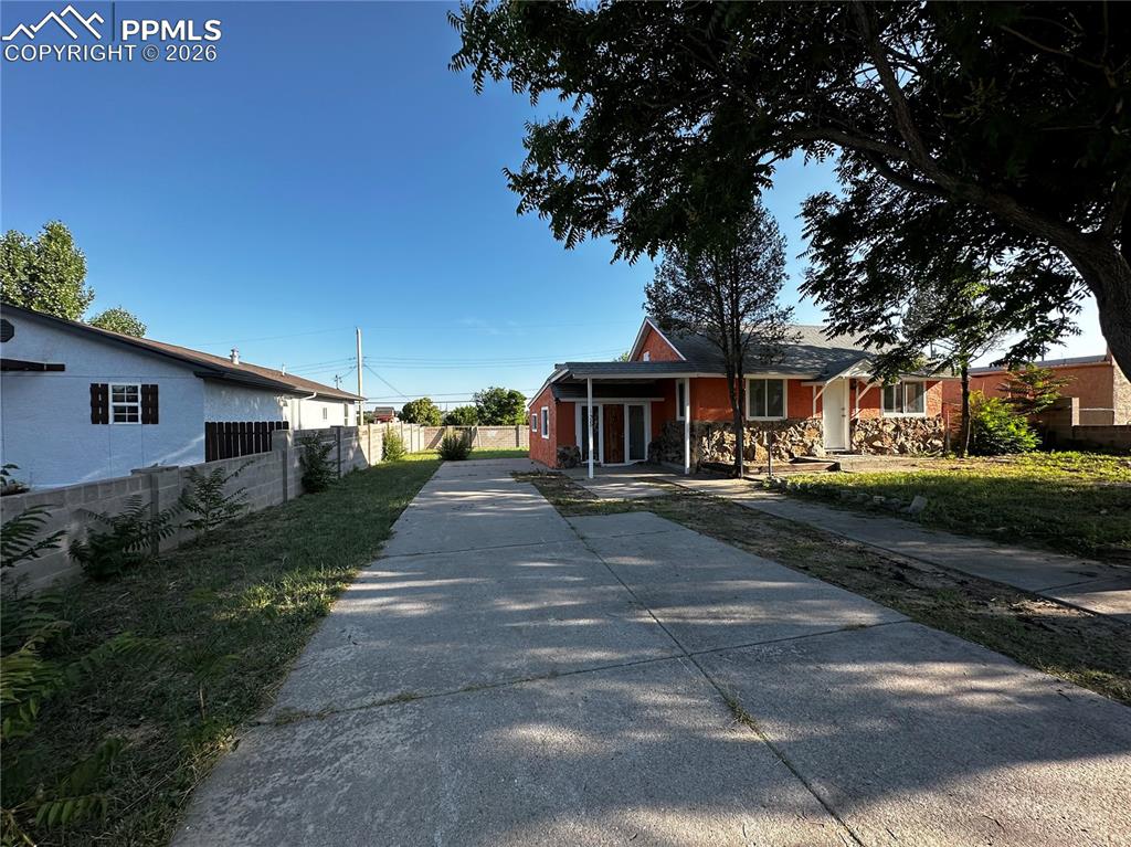 1520 E Ash Street photo 2