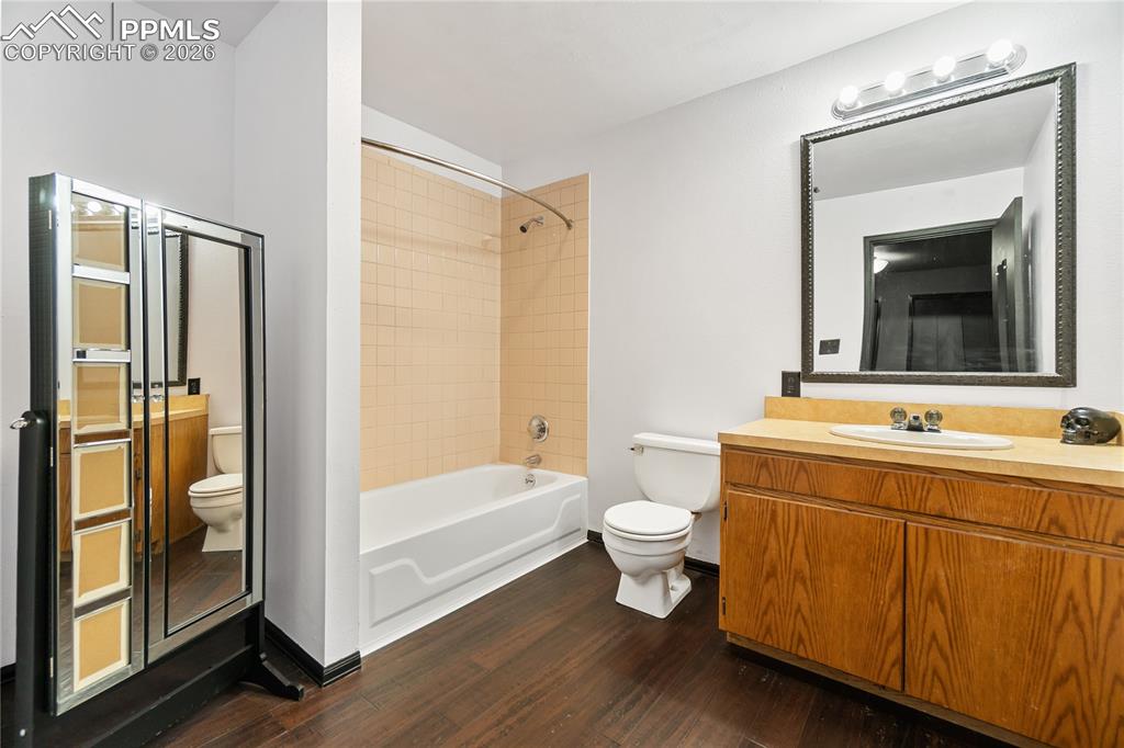 Lower Level Full Bath