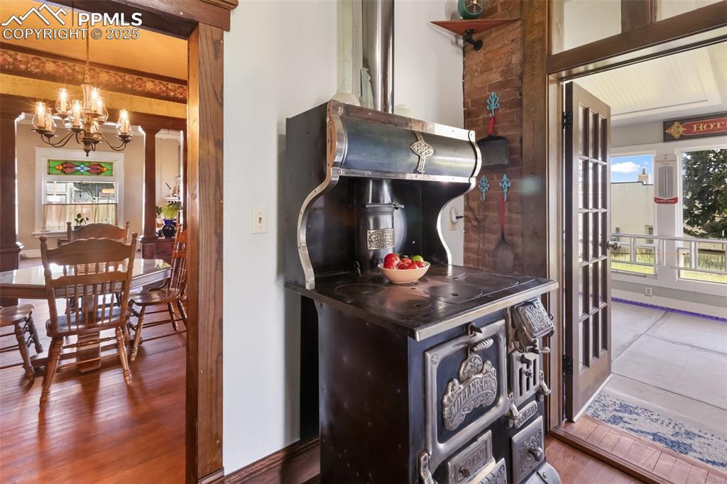 another view of the antique range