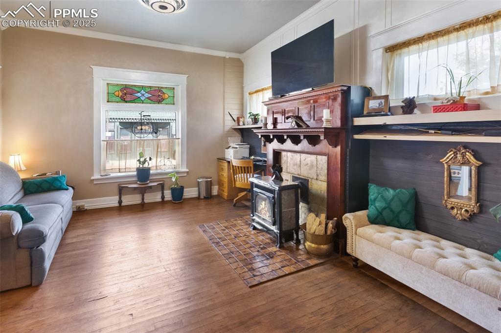 looking west to east, from the entry to the dining room toward Third Street. Pride of ownership is evident.
