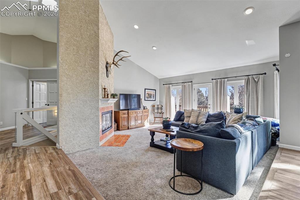 305 Hidden Creek Drive photo 3