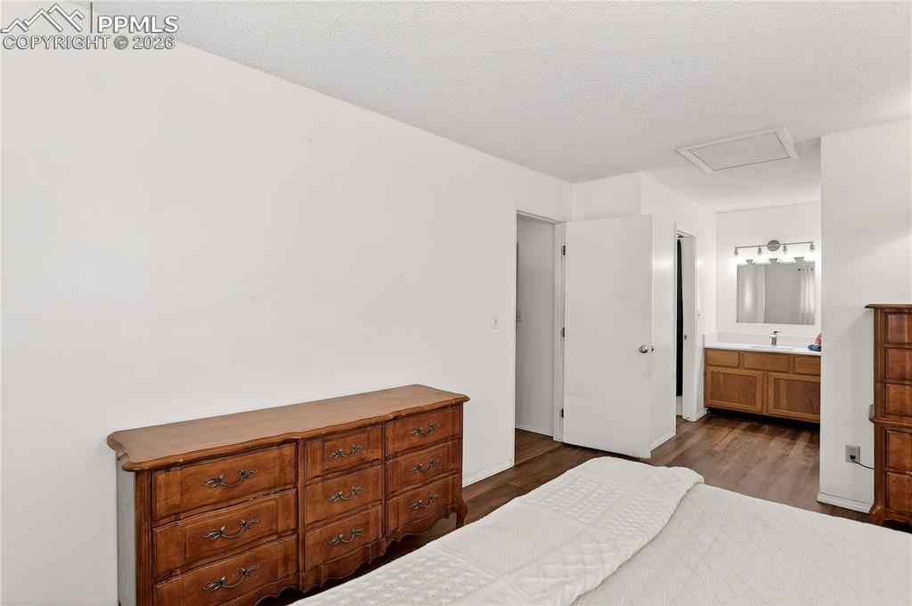 Bedroom 2 w/ private vanity