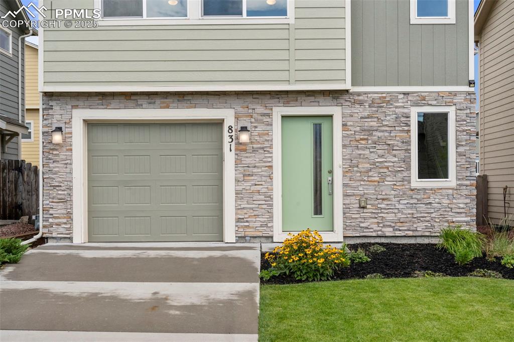 831 Endeavor Way photo 2