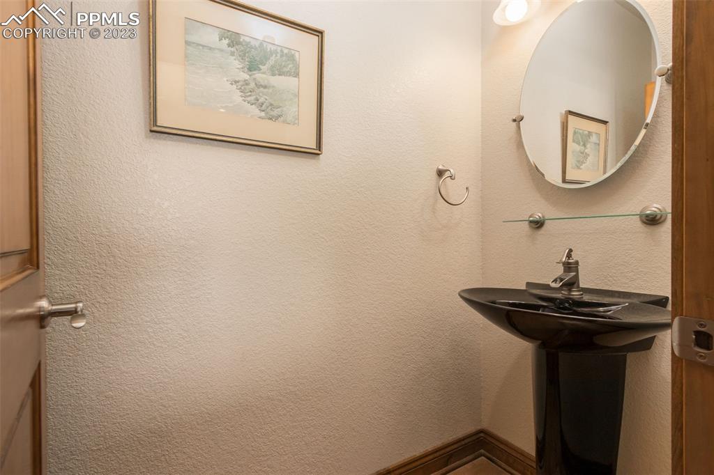 Half bath on main level off main hallway adjacent to the living room. 