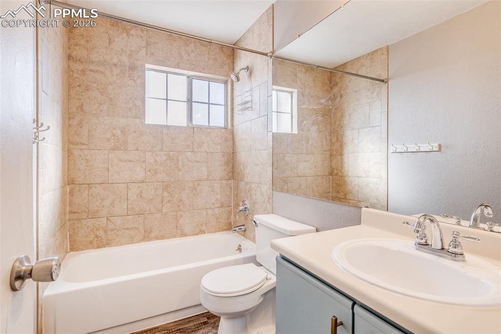 Upper full bathroom 