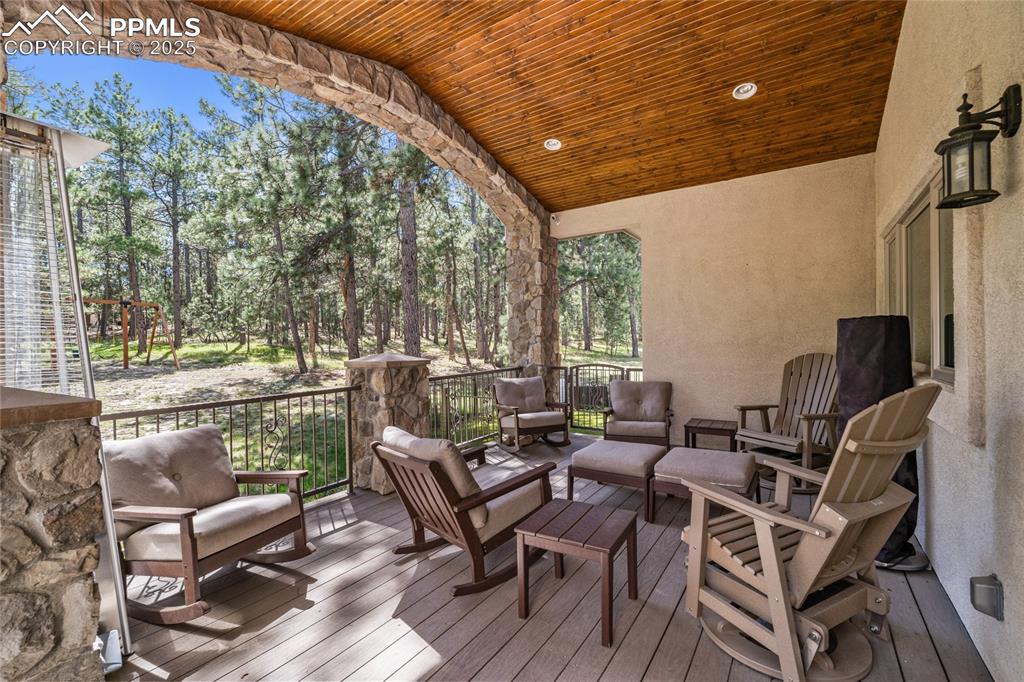 17895 Queensmere Drive photo 2