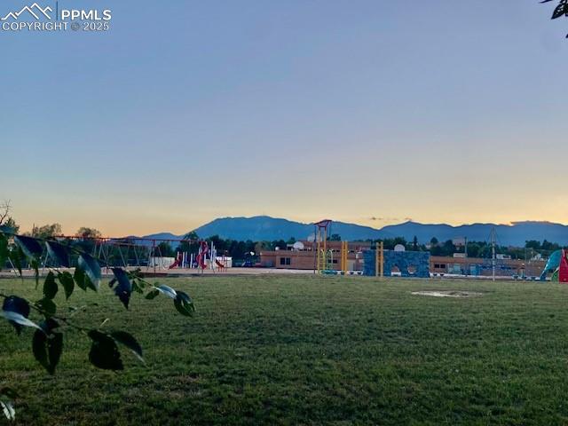 Directly behind the house, Park and views!