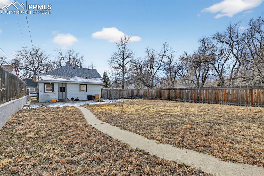 Huge, private back yard